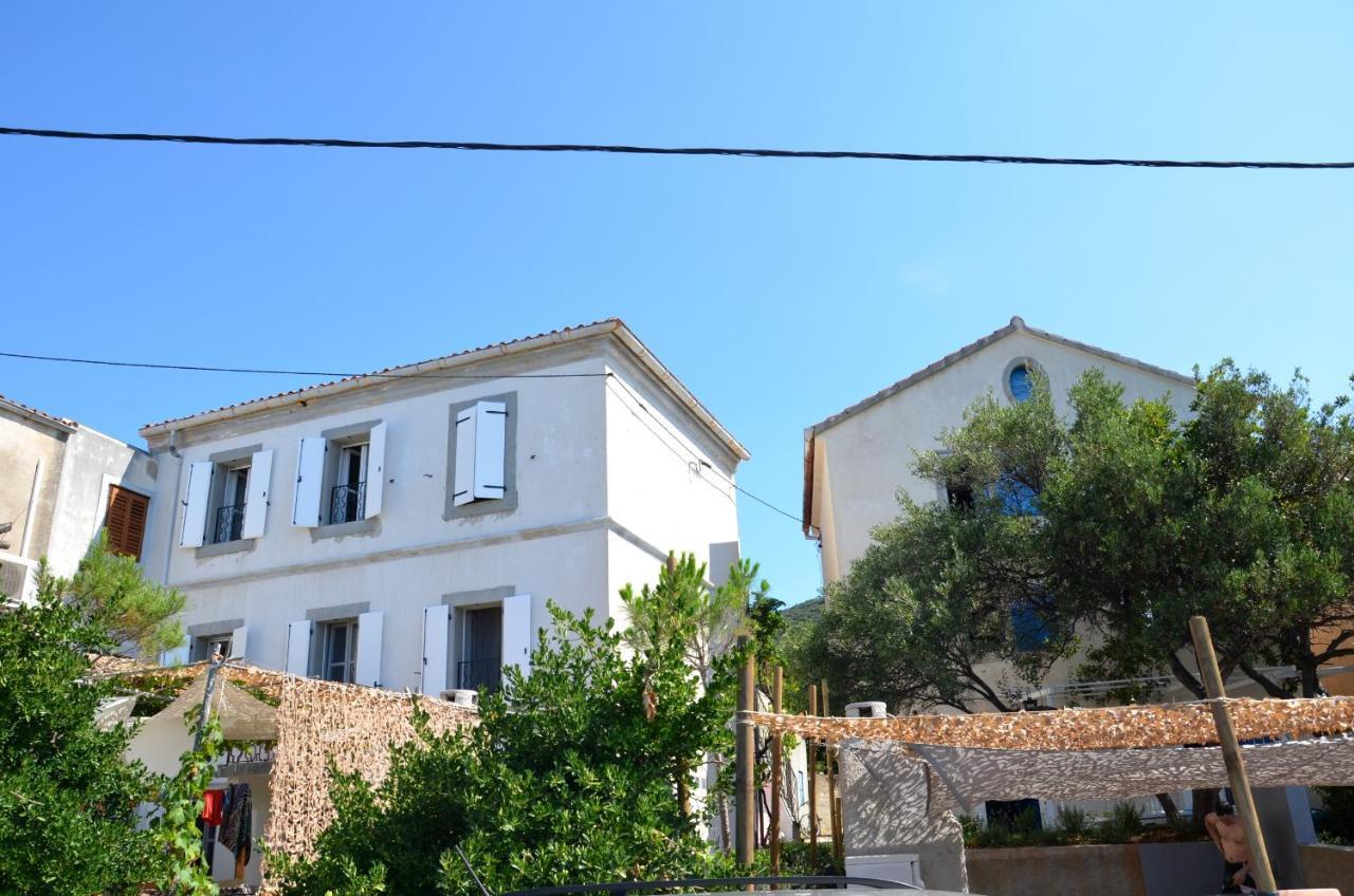 Apartments Martamare Martinscica  Exterior photo