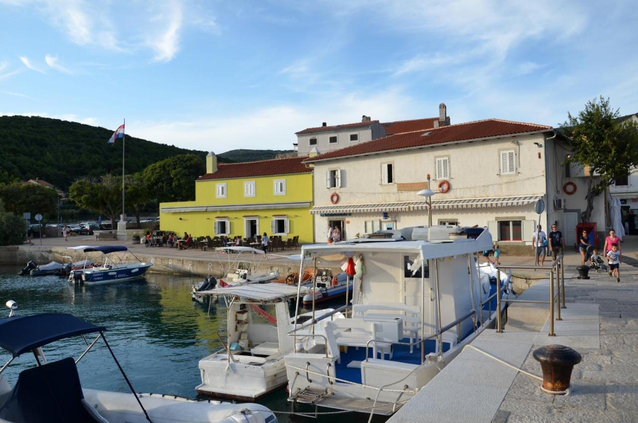 Apartments Martamare Martinscica  Exterior photo